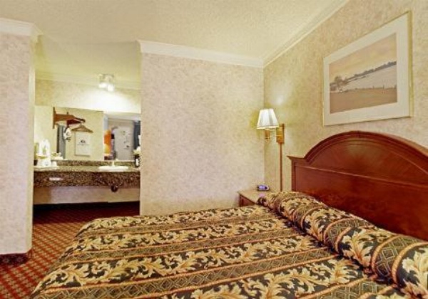 Americas Best Value Inn & Suites - Fontana image 8